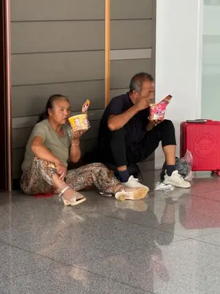 Поедатели лапши на северном ж/д вокзале Пекина